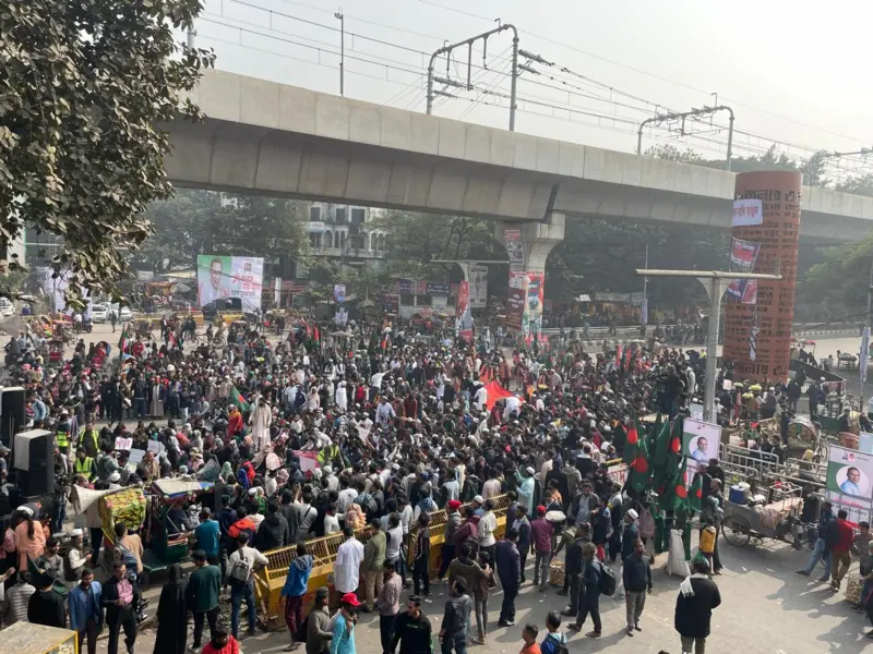 আবার শাহবাগ মোড়ে অবস্থান নিয়েছে ইনকিলাব মঞ্চ